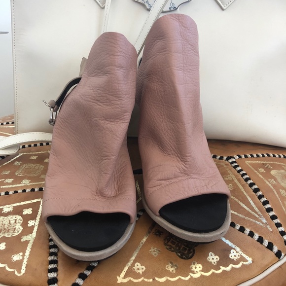 Balenciaga Glove Bootie Sandal - Seen on Rihanna - Picture 1 of 6
